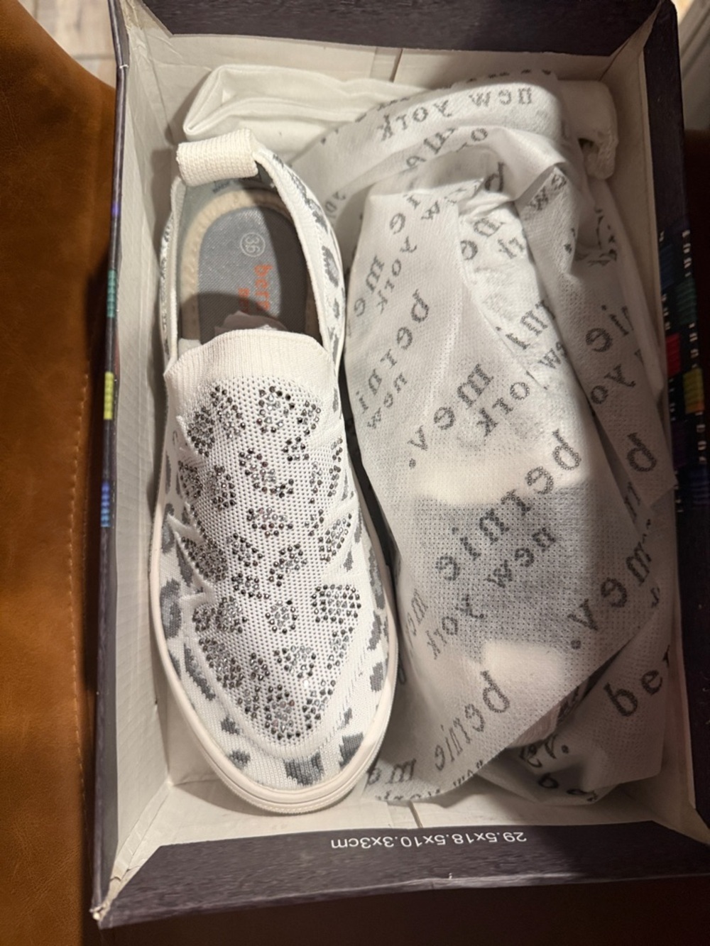 bernie mev. White & Gray Slip-On Sneakers with Leopard Print